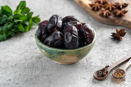 Buy and price of mazafati dates vs medjool