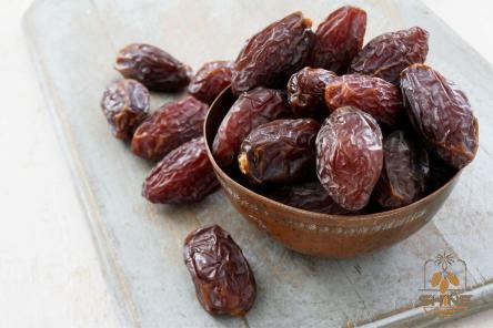 Purchase and price of organic dates california types